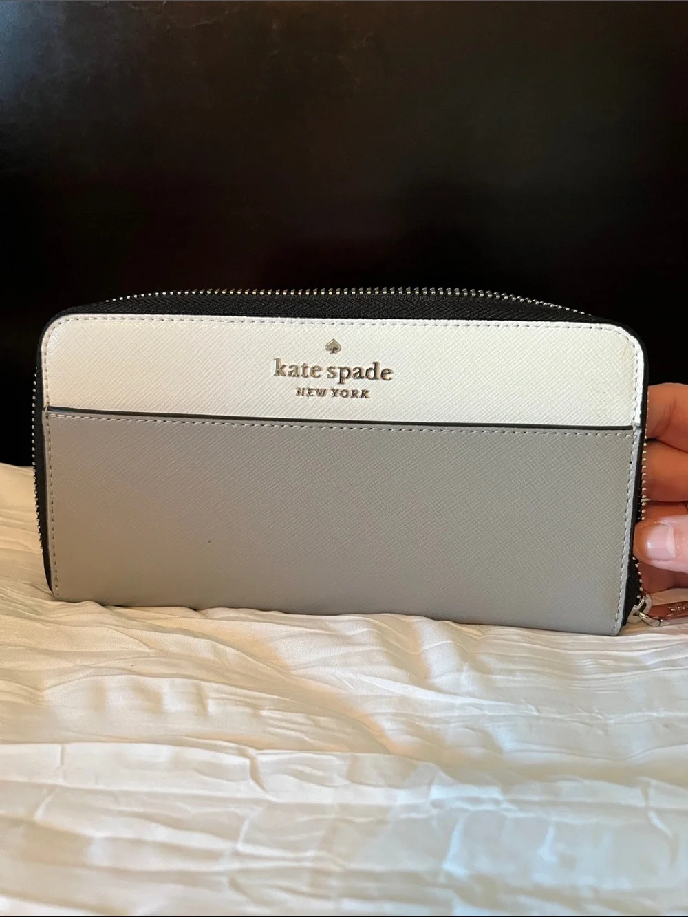 kate spade Two-Tone Zip Wallet in White and Light Gray with Gold Logo